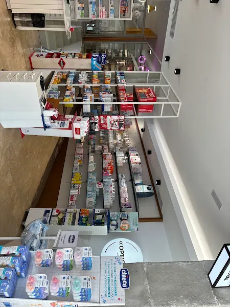 Farmacia Óptica Les Carolines- Fira de Mostres - Farmacia en Valencia - foto 2