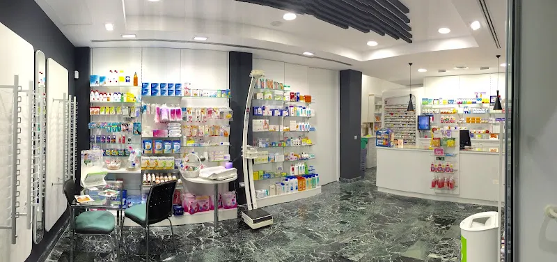 Farmacia Real Martín , C. Lorena - Farmacia en Sevilla - foto 2