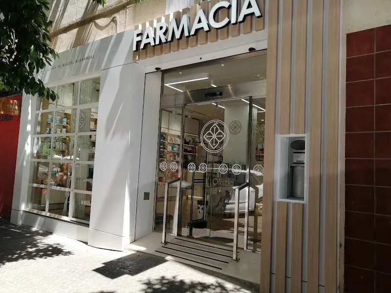 Farmacia Elena de Miguel Albarreal - Farmacia en Sevilla - foto 2