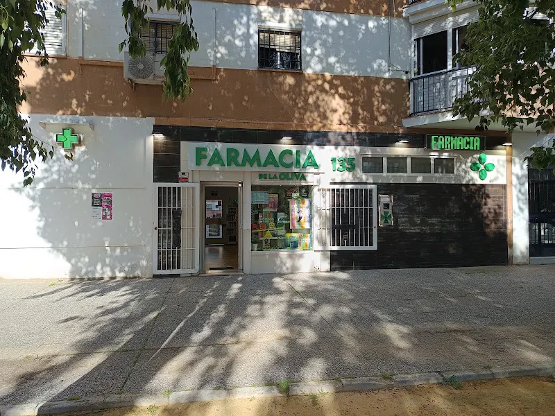 FARMACIA DE LA OLIVA, 135. (Sevilla). Ldo. José Luís de los Santos León - Farmacia en Sevilla - foto 2