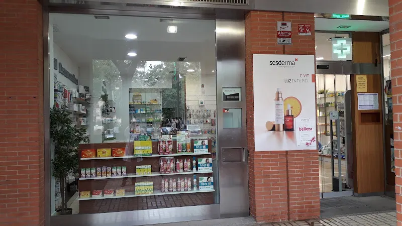 Farmacia Sin Fronteras - Farmacia en Sevilla - foto 2