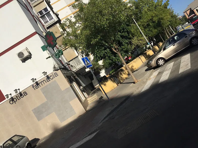 Farmacia Óptica Torrejón C.B. - Farmacia en Sevilla - foto 2