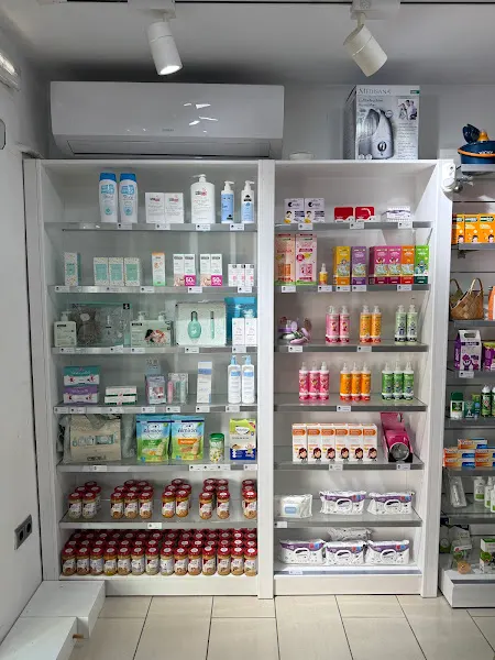 Farmacia La Botica De Triana Lda. Carmen Galardi García.