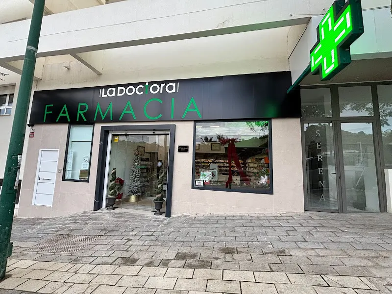 Farmacia La Doctora - Farmacia en Málaga - foto 2