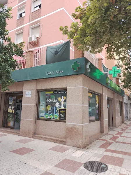 Farmacia Mora de Zayas - Farmacia en Málaga - foto 2
