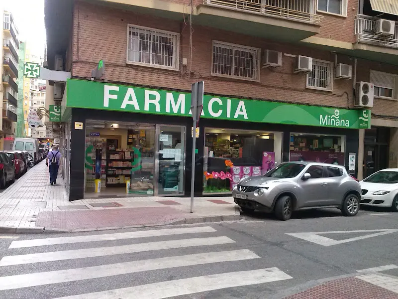 Farmacia Víctor Miñana García - Farmacia en Málaga - foto 2
