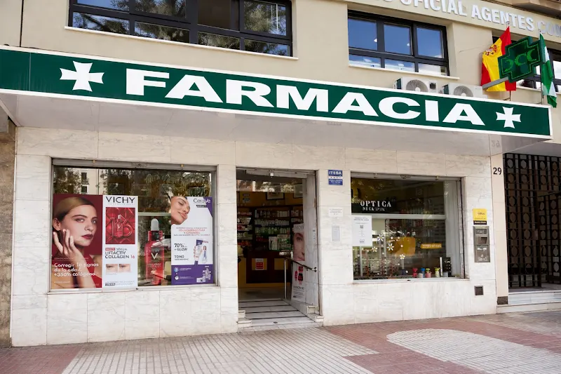 FARMACIA Y ÓPTICA L Y M LÓPEZ DE VINUESA - Farmacia en Málaga - foto 2