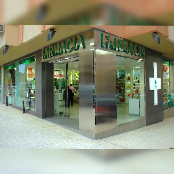 Farmacia La Roca - Lda. Carmen Pilar Jiménez - Farmacia en Málaga - foto 2