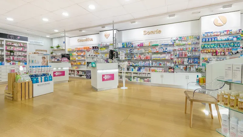 Farmacia Carmen de Juan Aguiló. Dermocosmetica, Test VIH, veterinaria, formulación magistral - Farmacia en Palma - foto 2