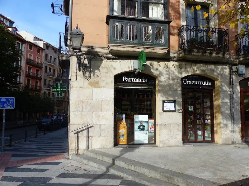 FARMACIA URAZURRUTIA (Silvia Santín-Susana Zarate)