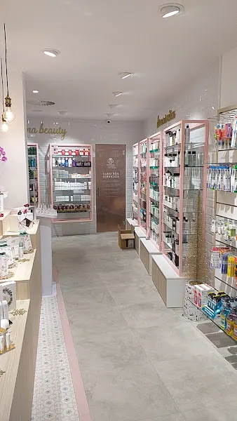 Farmacia Canela. PILAR EMBID - Farmacia en La Almunia de Doña Godina - foto 2