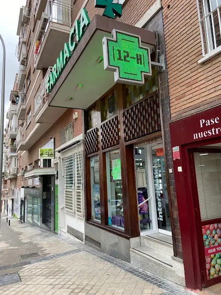 Farmacia Plaza de Los Reyes Magos. (Larrea C.B.)