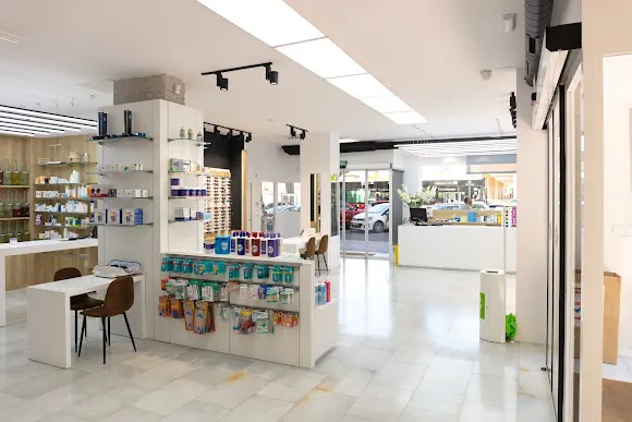 Farmacia Centro Óptico Complutense (Jose María López González) - Alcalá de Henares