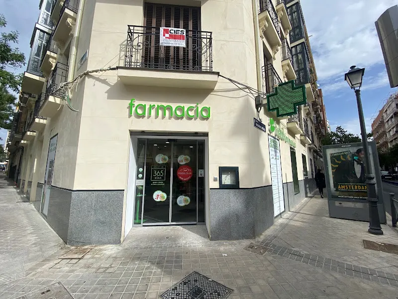 Farmacia Trébol Guzmán el Bueno - Farmacia en Madrid - foto 2