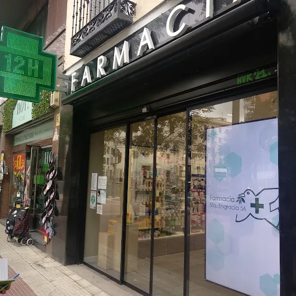 Farmacia Santa Engracia 56 - Farmacia en Madrid - foto 2
