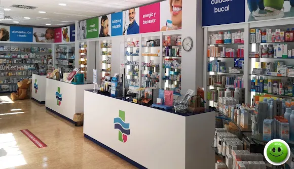 Farmacia Las Atalayas/ Miguel Angel García-Chamón en PAU 2 Alicante - Alicante