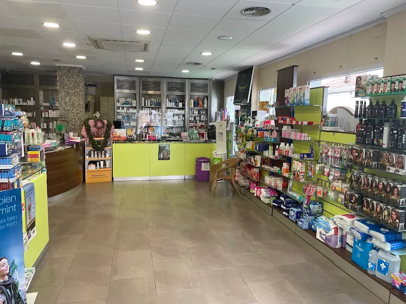 Farmacia las Rocas / Julia Valoria - Torrevieja