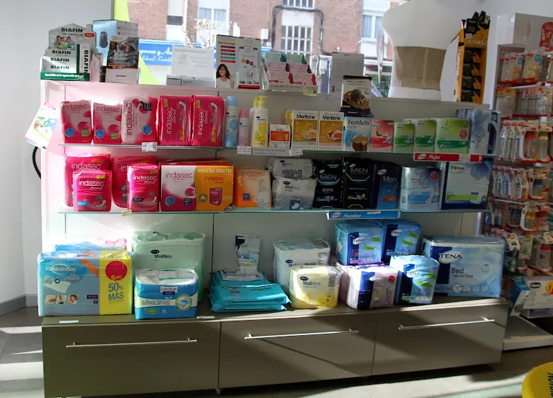 Farmacia Versalles Lda. Mª Del Mar Glez Glez - Farmacia en Avilés - foto 3