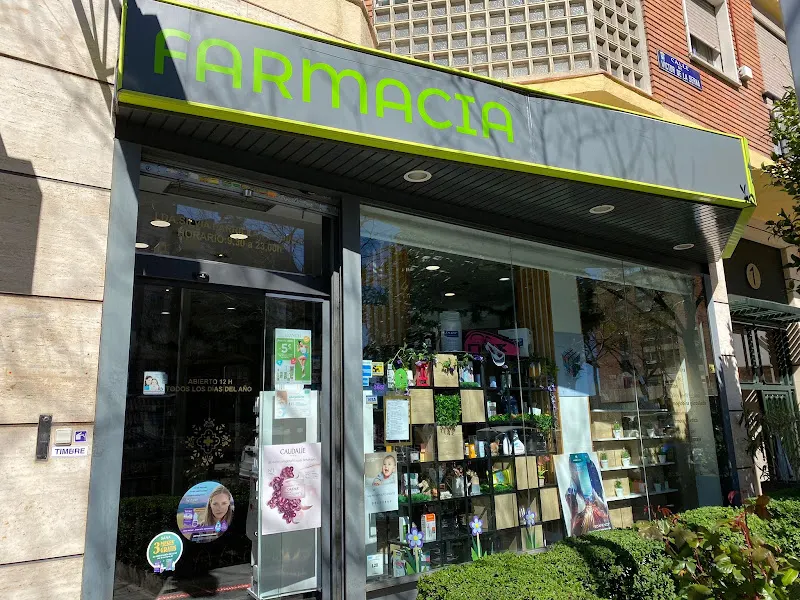 Farmacia Víctor de la Serna 1