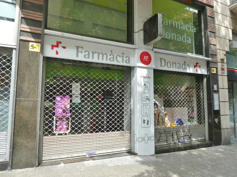 FARMÀCIA CALÀBRIA 242 - Farmacia en Barcelona - foto 2