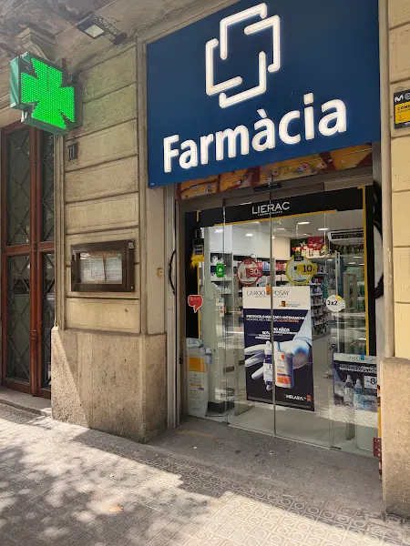 FARMÀCIA CLAPÉS - Farmacia en Barcelona - foto 3