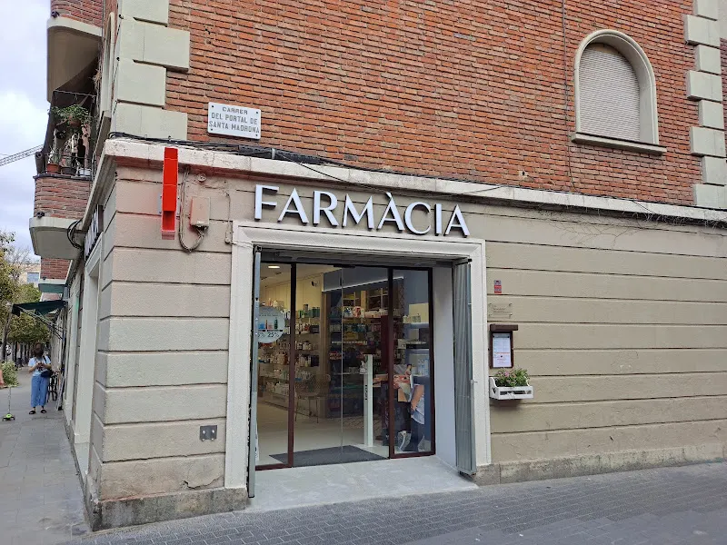 Farmàcia Martínez - Farmacia en Barcelona - foto 2