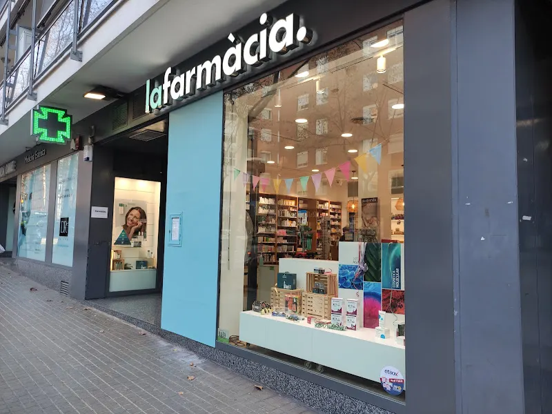 La farmàcia Dalt de la Vila - Farmacia en Badalona - foto 2