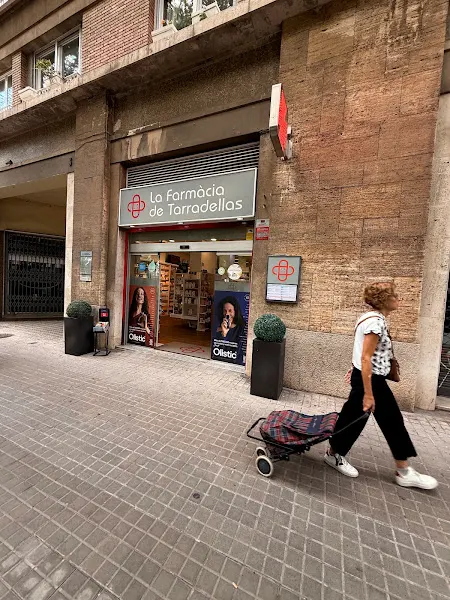 La Farmàcia de Tarradellas - Farmacia en Barcelona - foto 3
